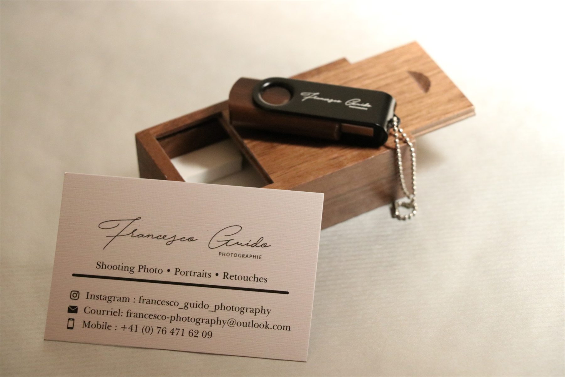 Carte de visite et clé USB en bois Francesco Guido Photographie